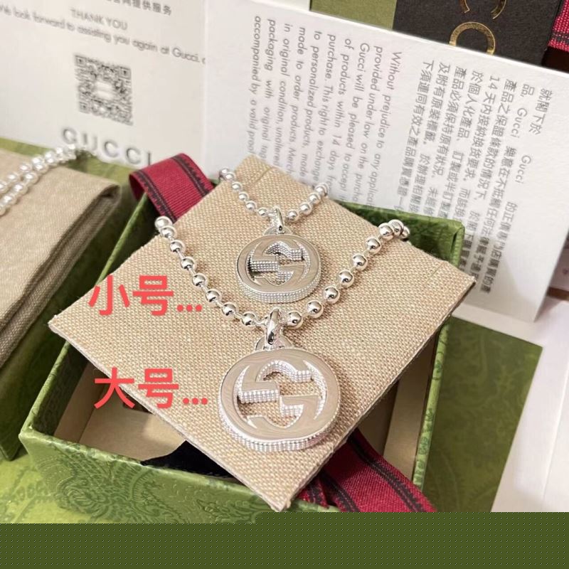 G*u*i necklaces
